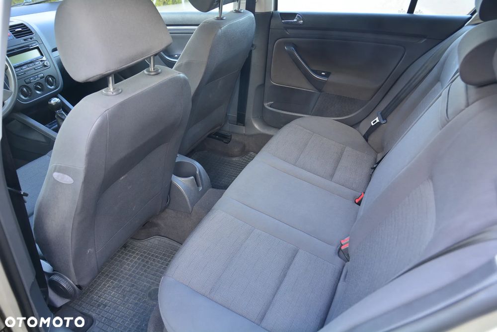 Volkswagen Golf 1.6 FSI Trendline - 9