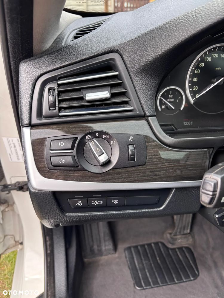 BMW Seria 5 525d Luxury Line - 14