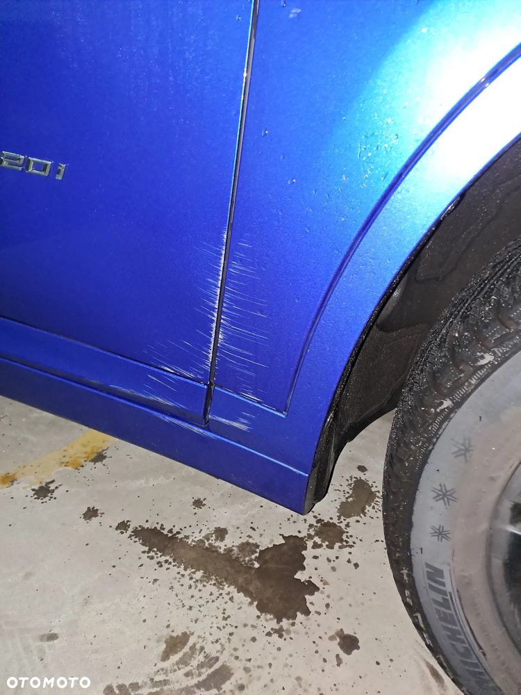 BMW X1 xDrive20i - 20