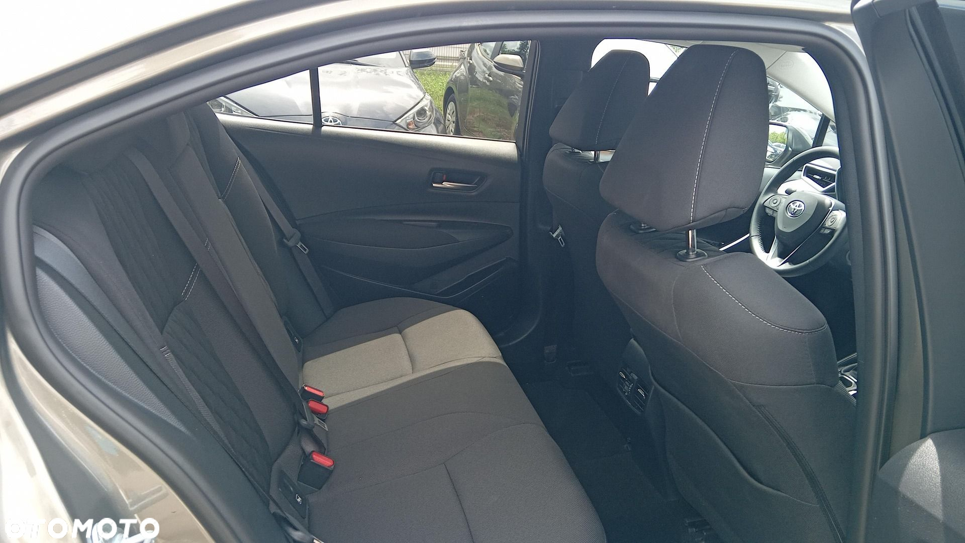 Toyota Corolla - 12
