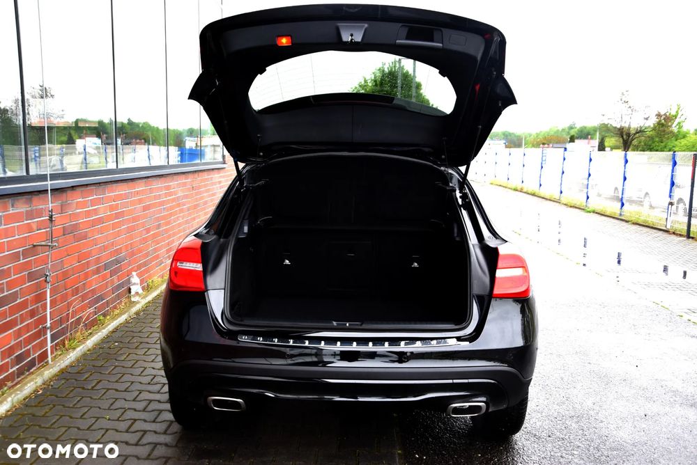 Mercedes-Benz GLA 180 - 14