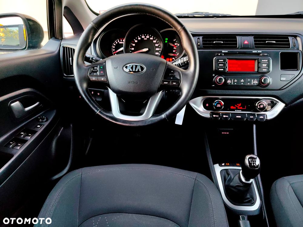 Kia Rio 1.4 Fifa World Cup Edition - 22