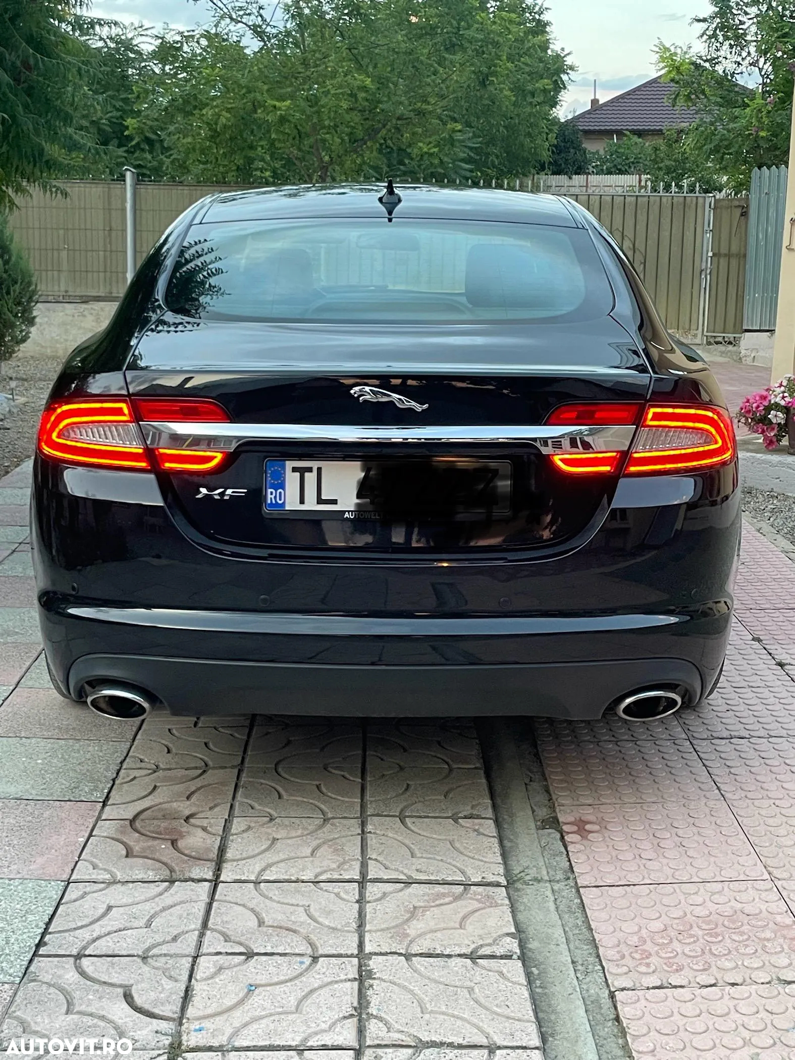 Jaguar XF - 11
