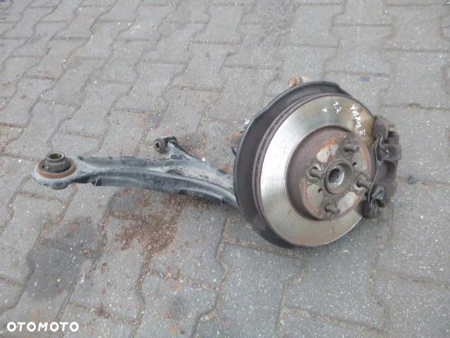 PIASTA PRAWY PRZÓD PRAWA PRZEDNIA TOYOTA YARIS II 1.3 ABS 05- - 1