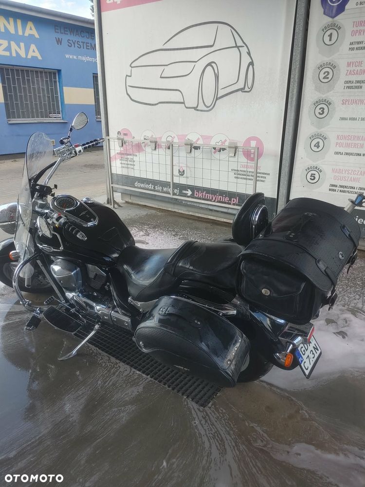 Suzuki Intruder - 11