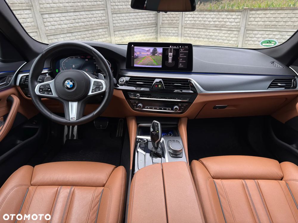 BMW Seria 5 540d xDrive Touring M Sport Edition - 11