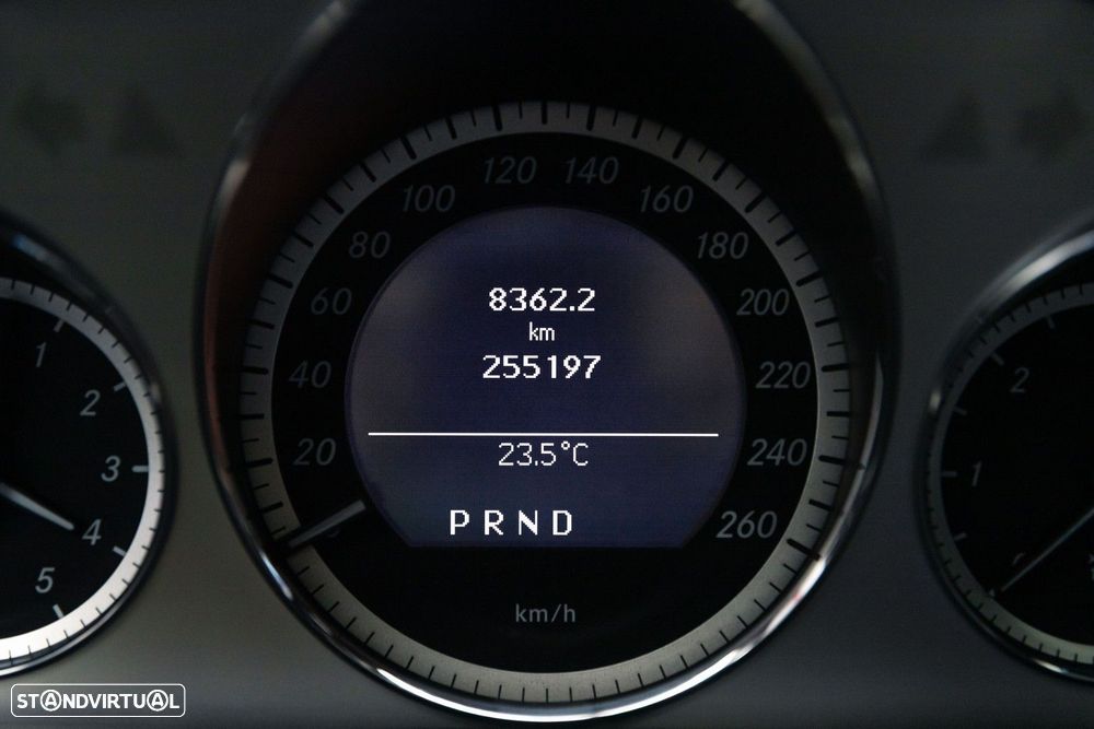 Mercedes-Benz E 250 BlueTEC Avantgarde Auto - 26