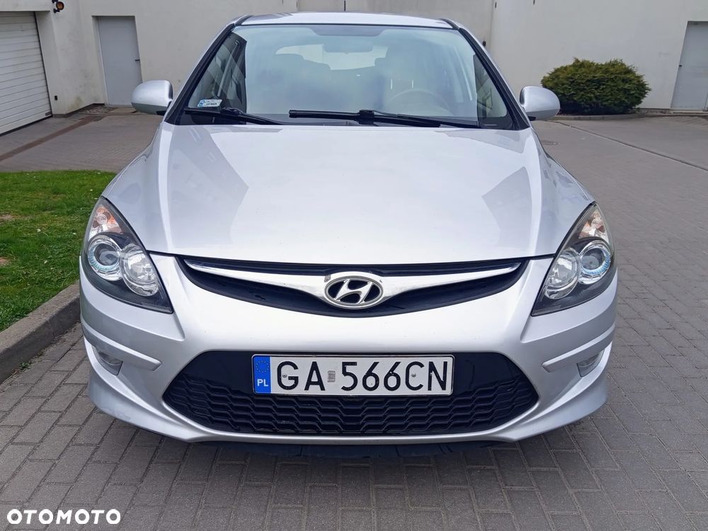 Hyundai i30 1.6 CRDi Base + - 6