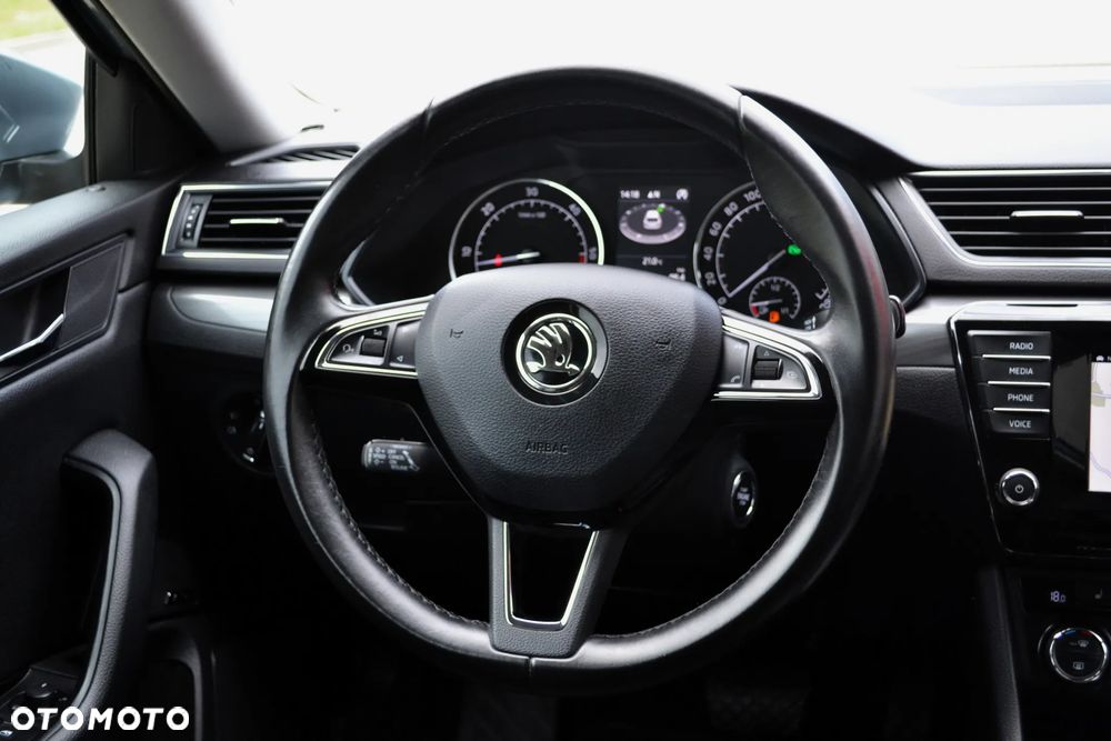 Skoda Superb 2.0 TDI Sportline DSG - 19