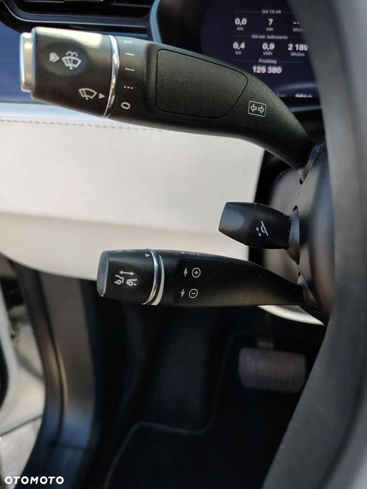 Tesla Model X - 16