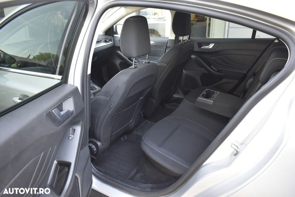 Ford Focus - 36