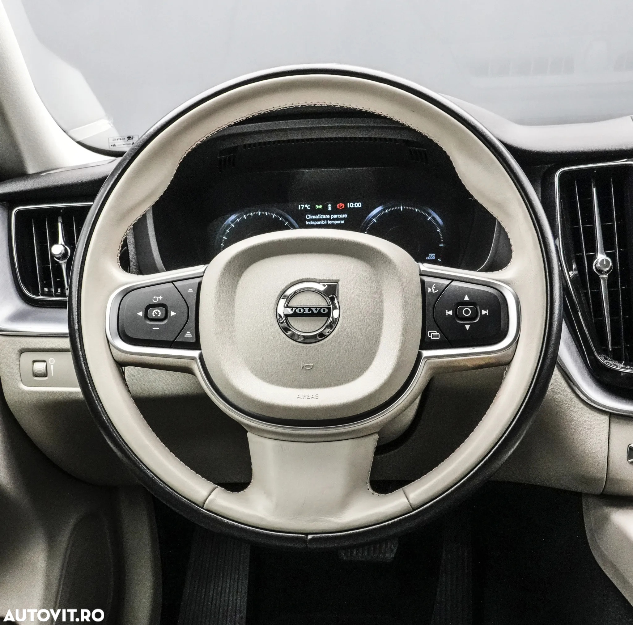Volvo XC 60 D4 Momentum Pro - 17