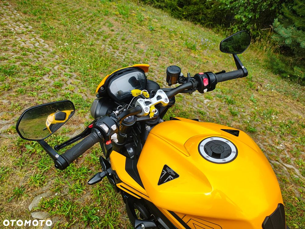 Triumph Street Triple - 12