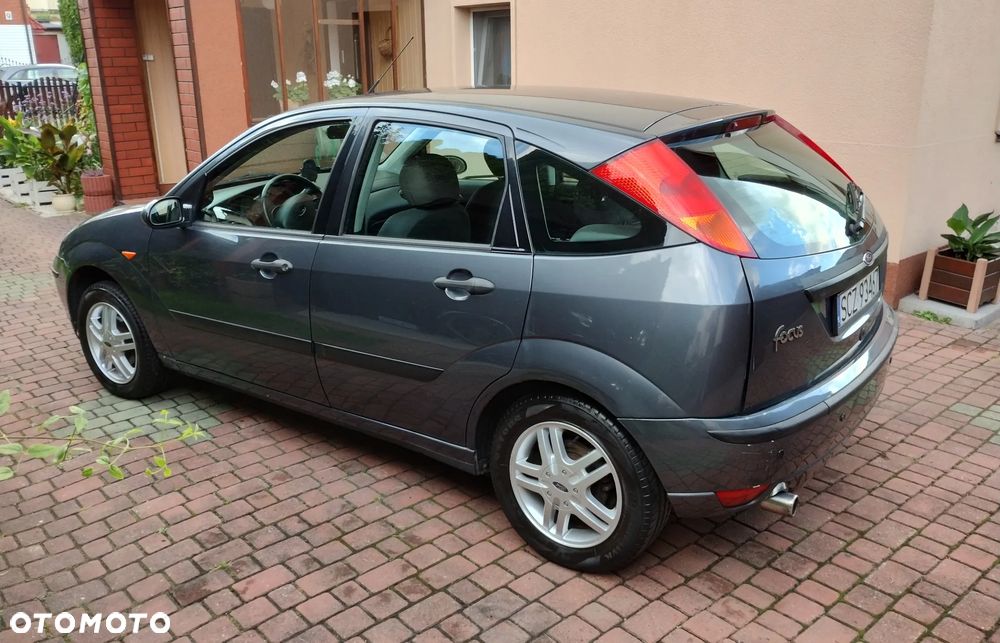 Ford Focus 1.6 16V Trend - 13