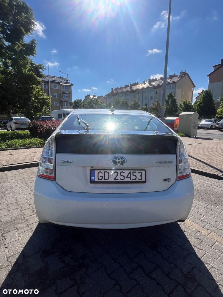 Toyota Prius 1.8 HSD Prestige - 3