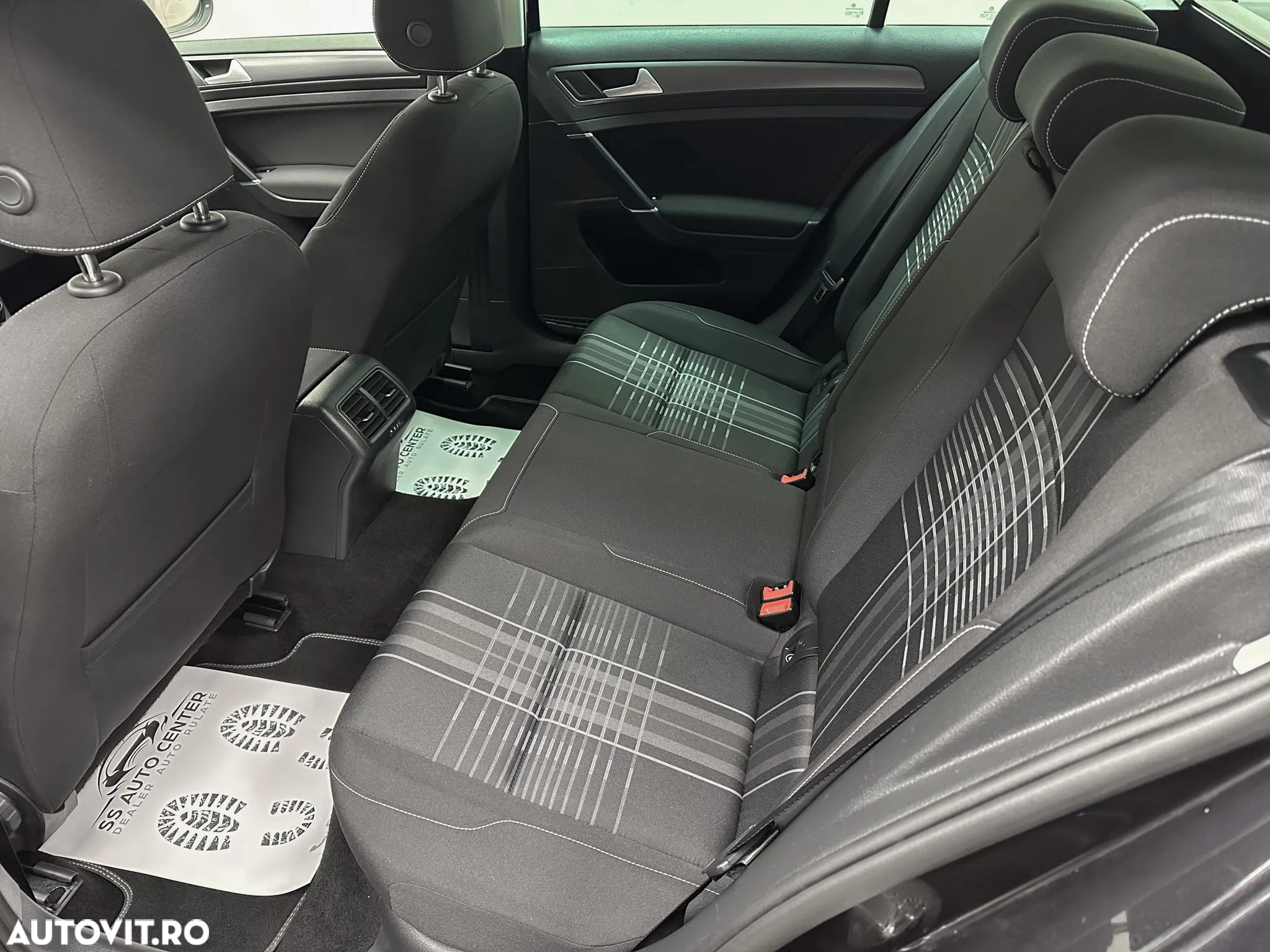 Volkswagen Golf 1.6 TDI BlueMotion Technology Lounge - 18