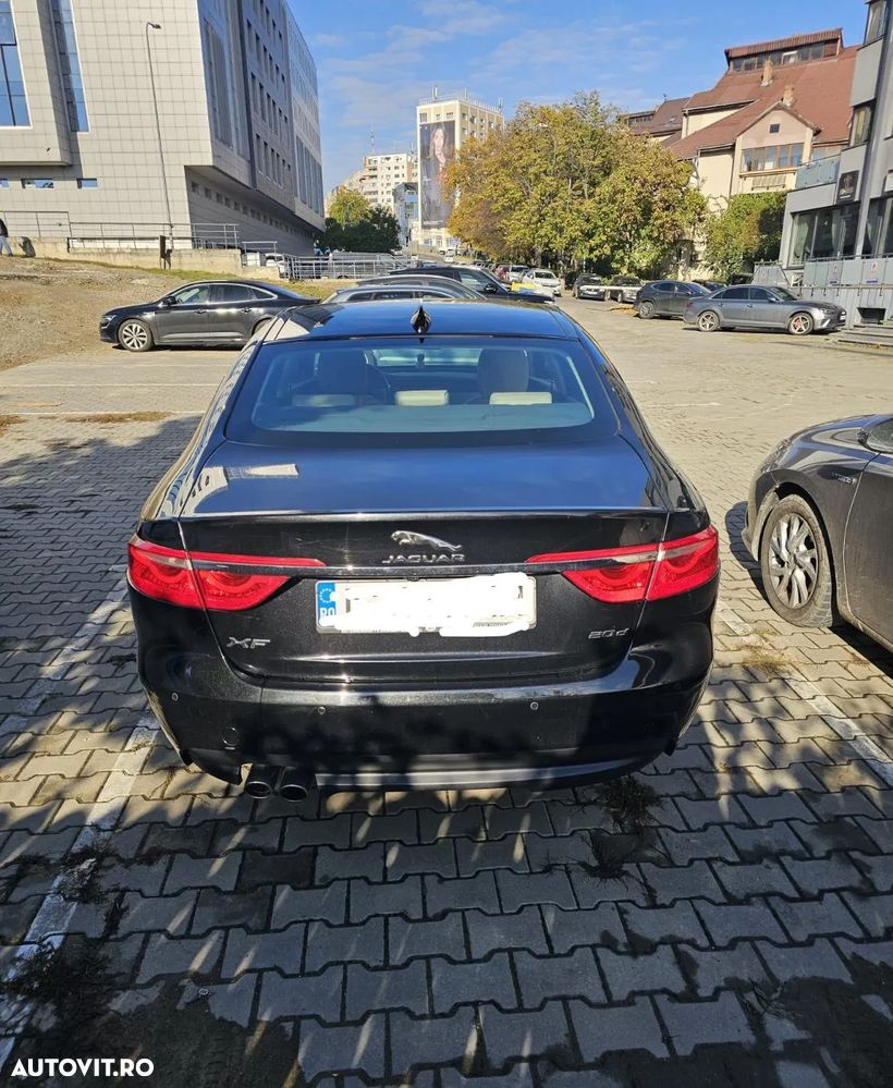 Jaguar XF 20d RWD Prestige - 3