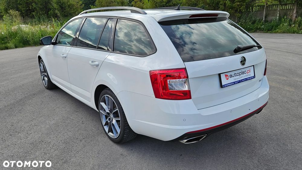 Skoda Octavia Combi 2.0 TDI DSG RS - 2