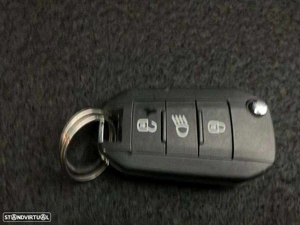 Peugeot 208 1.2 PureTech Allure - 18