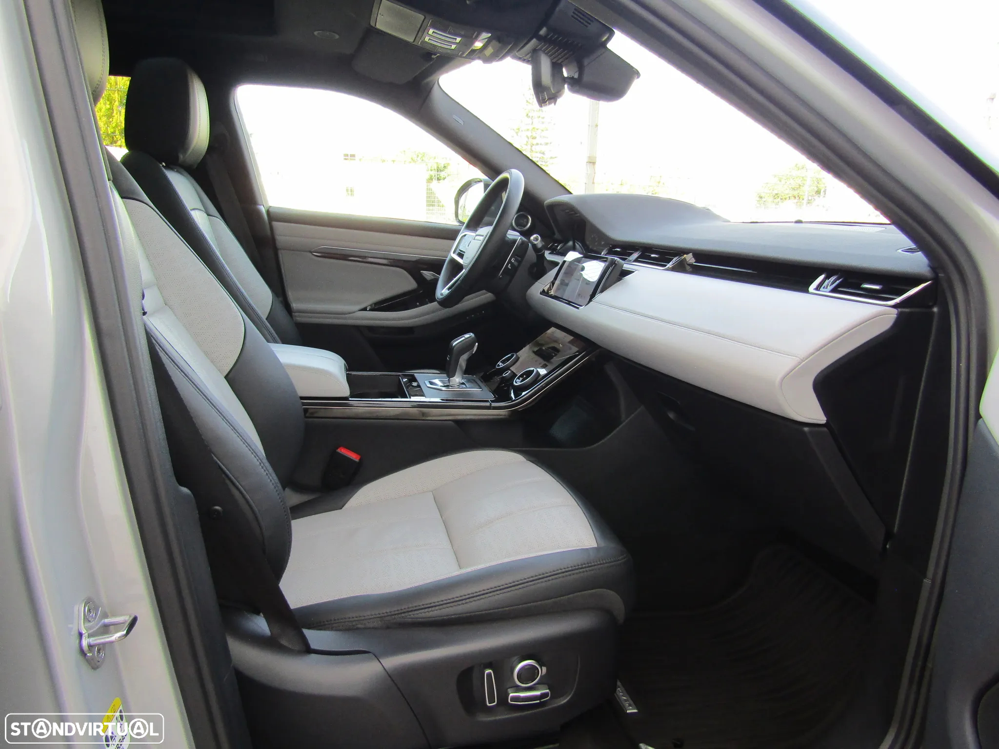 Land Rover Range Rover Evoque 2.0 D200 AWD R-Dynamic Auto - 26