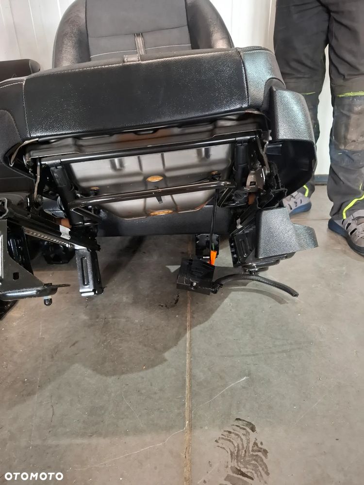 Fotele przód kanapa tył Ford Kuga Mk1 półskóra 2012 rok brak poduszek w fotelach - 8