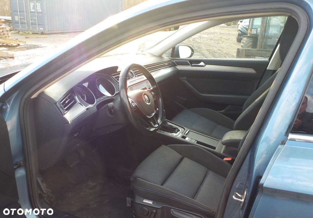 Volkswagen Passat - 21