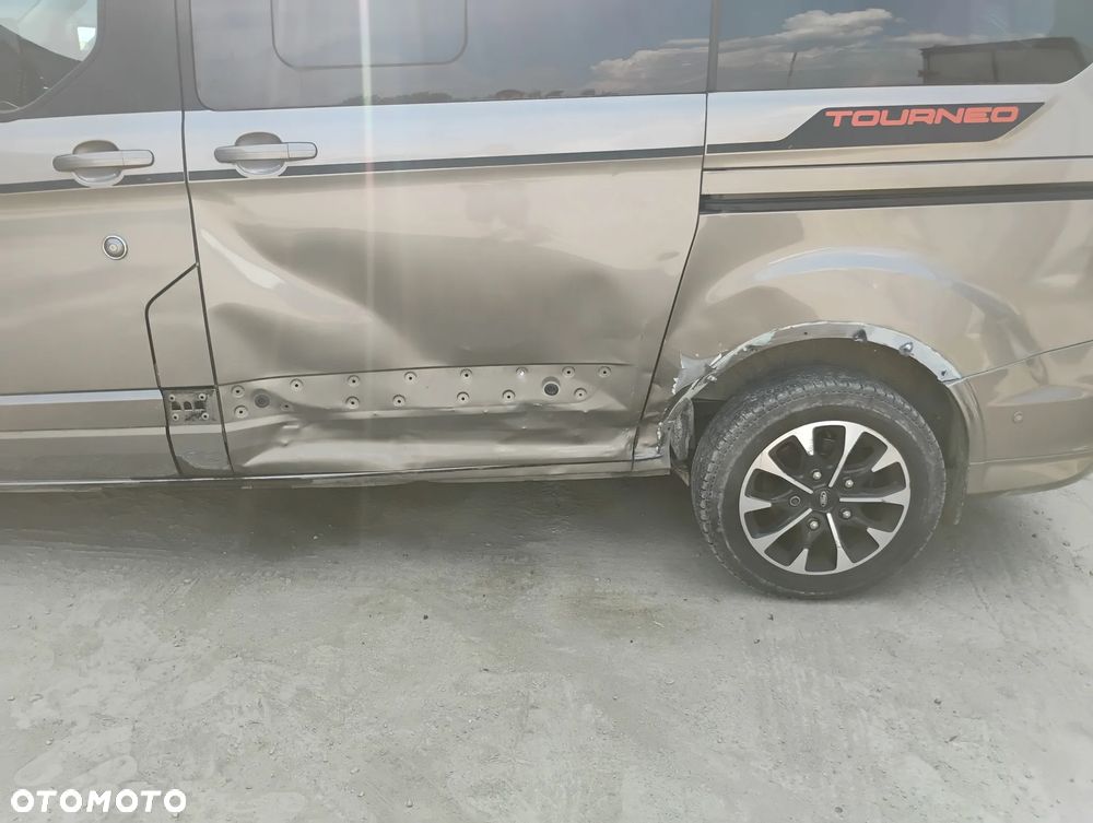 Ford Tourneo Custom 2.0 EcoBlue Hybrid L1 Titanium - 17