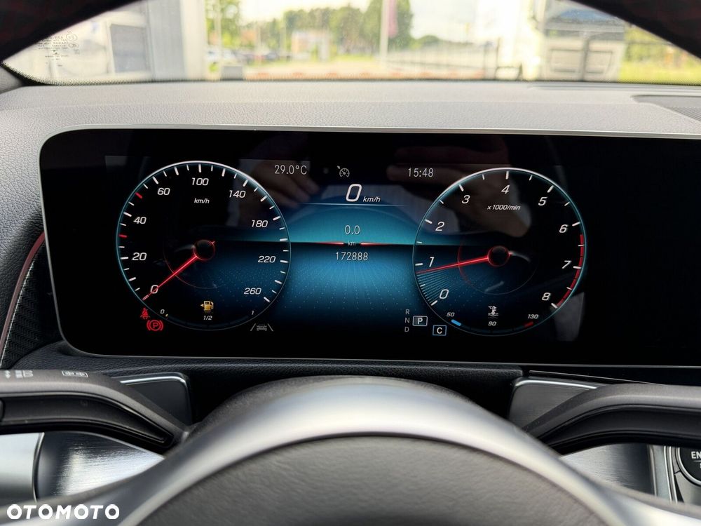 Mercedes-Benz GLB 200 4-Matic AMG Line 8G-DCT - 32