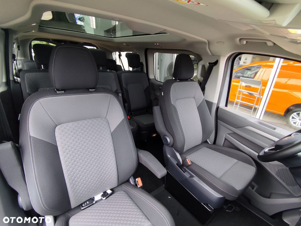 Volkswagen Caravelle - 11