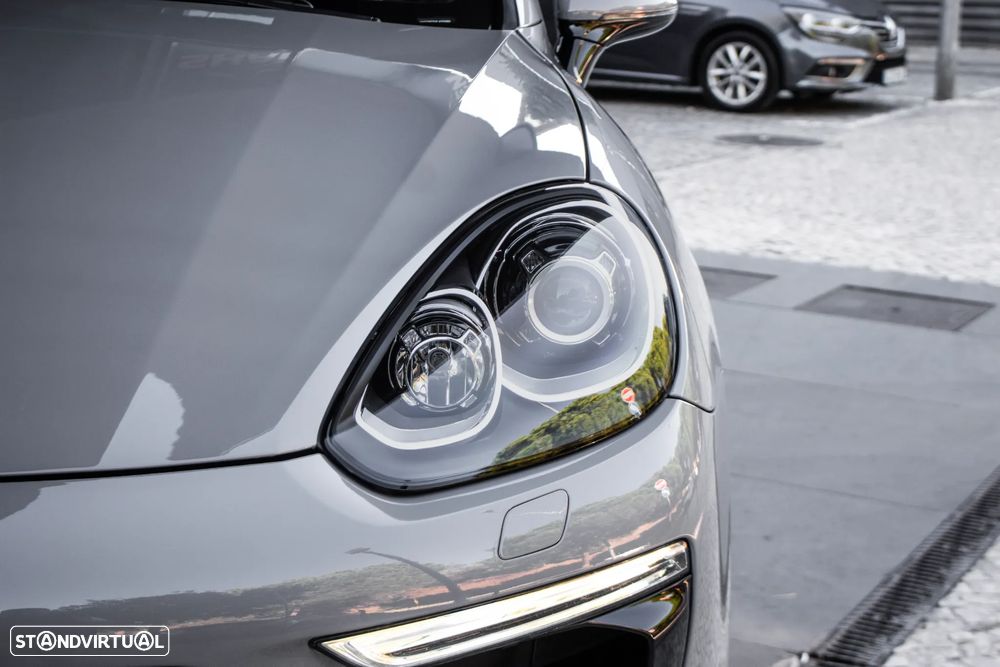 Porsche Cayenne S E-Hybrid - 3