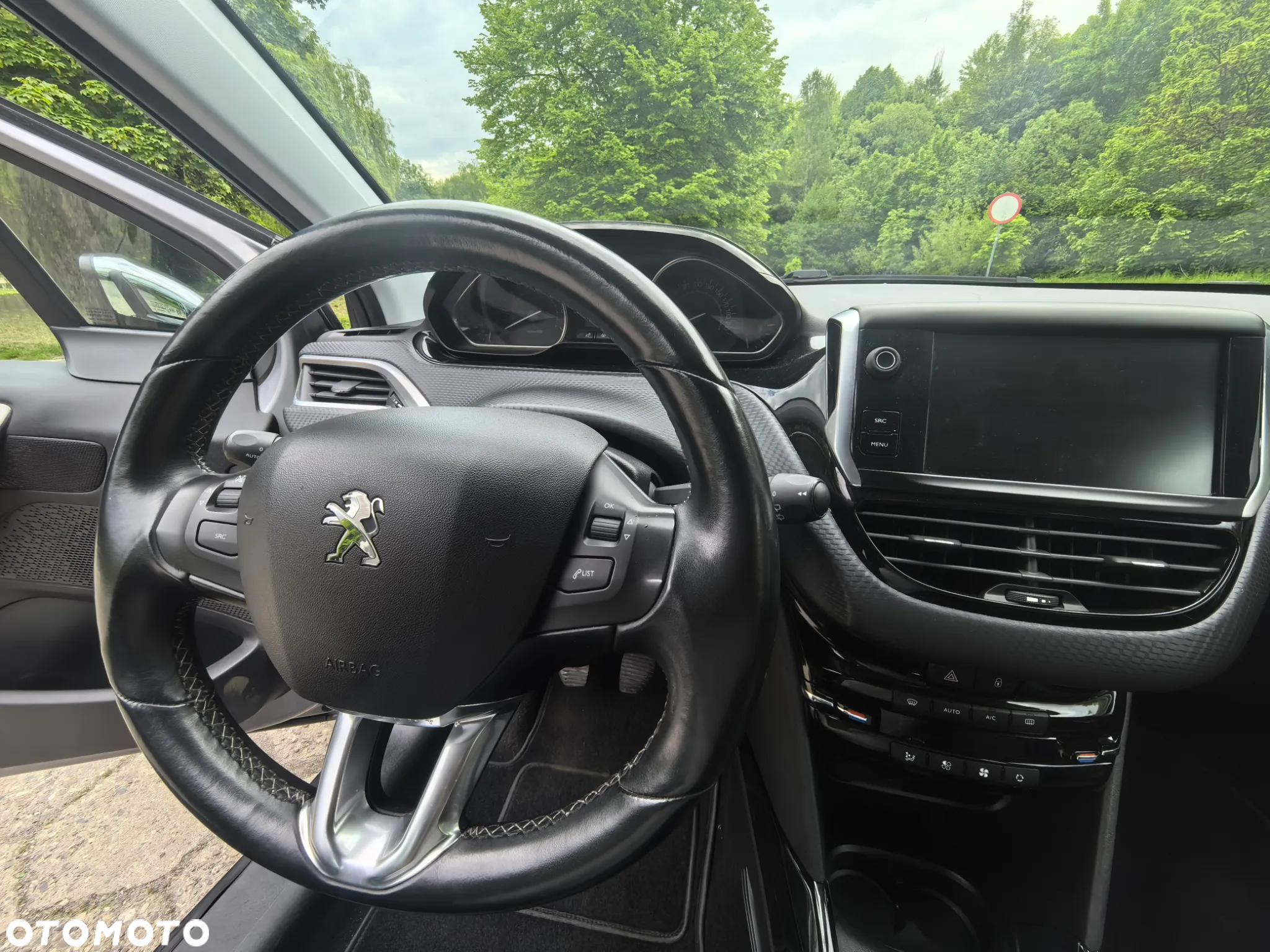 Peugeot 2008 1.2 VTi Allure - 32