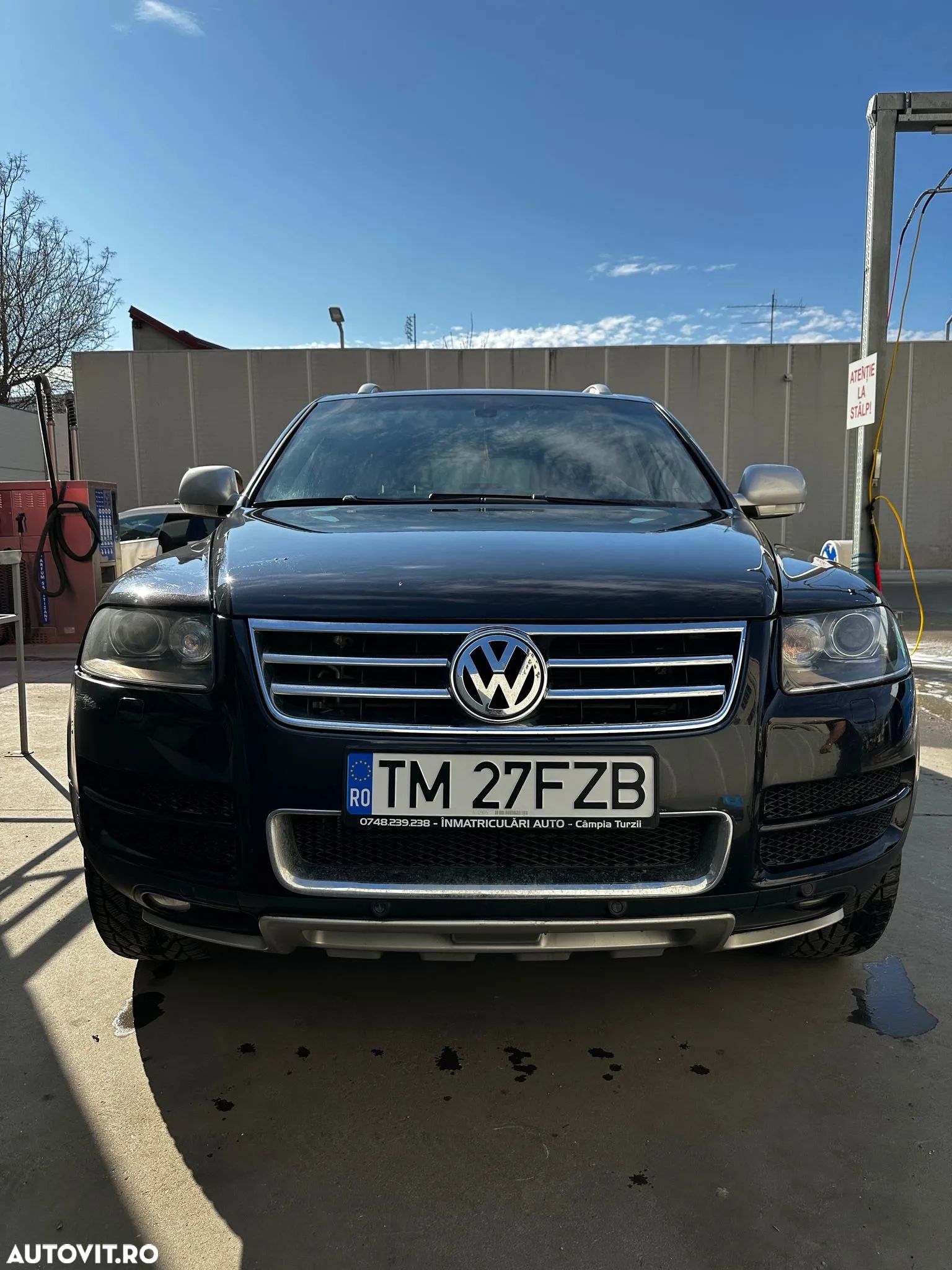 Volkswagen Touareg - 1