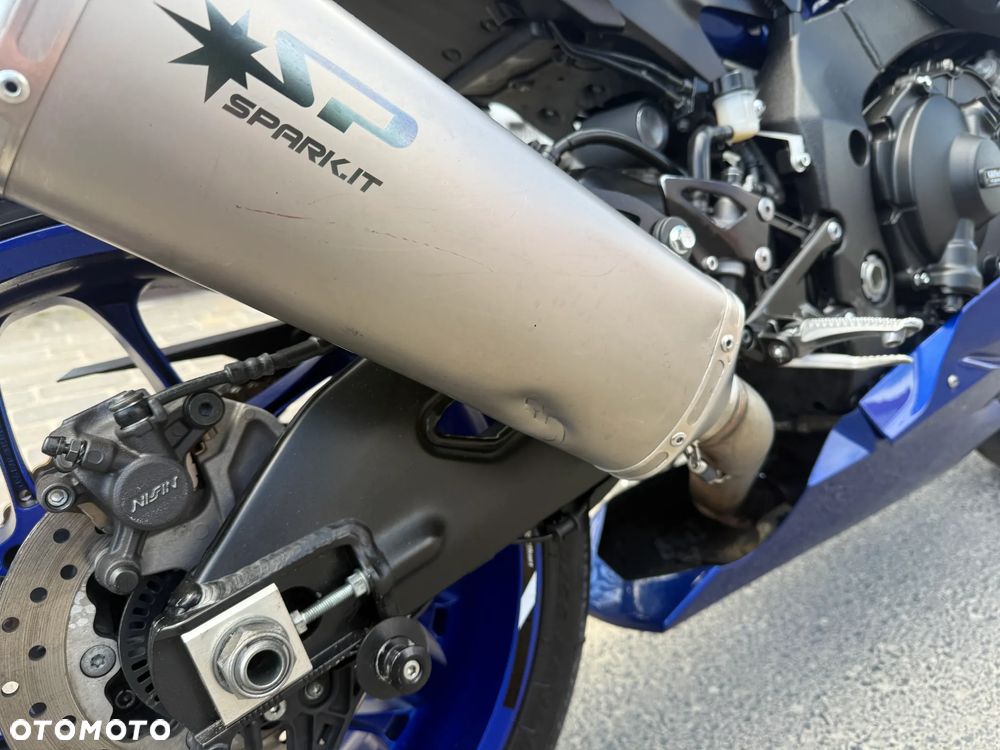 Yamaha R1 - 21