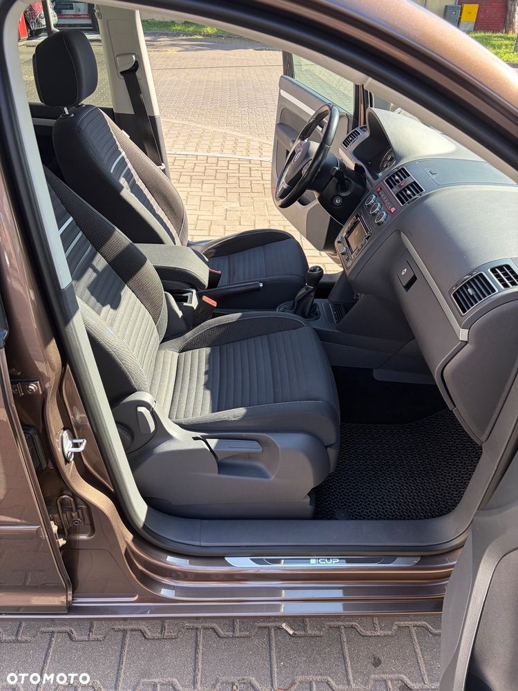 Volkswagen Touran 2.0 TDI DPF BlueMotion Technology Cup - 14