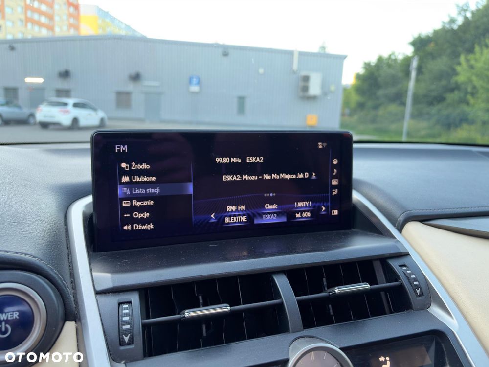 Lexus NX 300h Elite AWD - 28