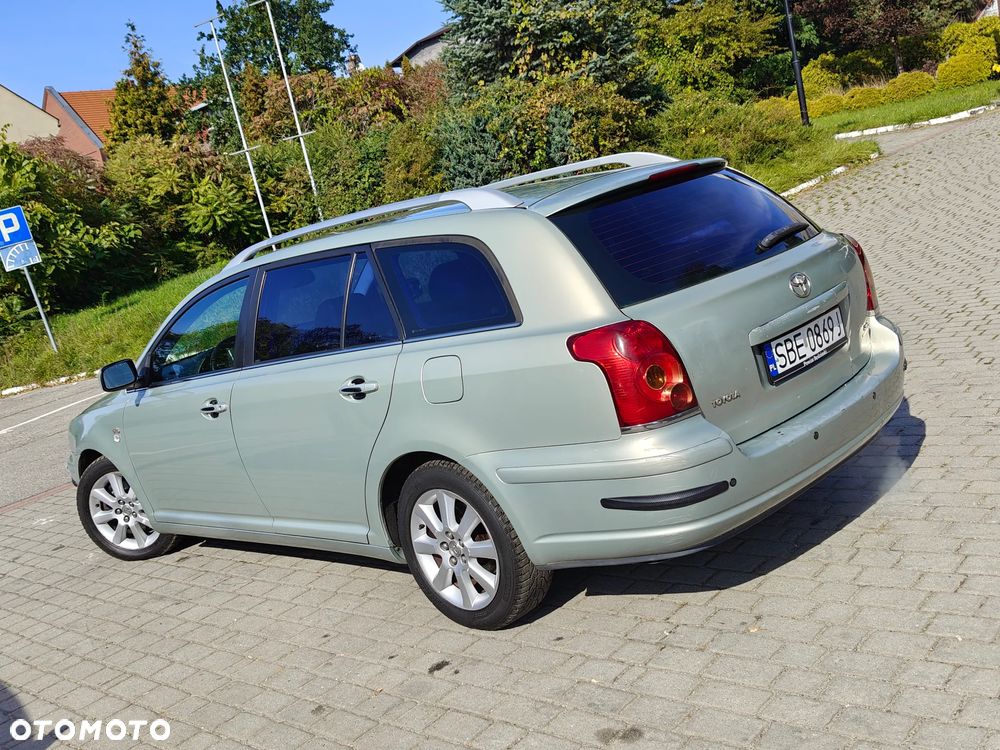 Toyota Avensis 2.0 D-4D Executive - 4