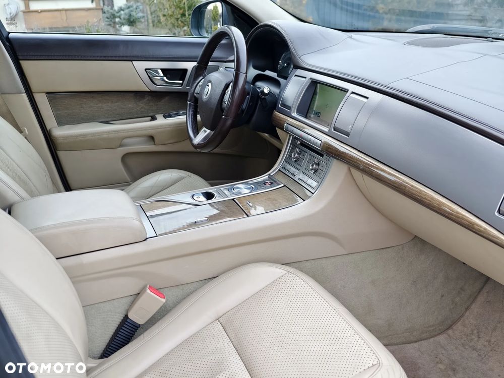 Jaguar XF 2.7 V6 D Luxury - 9