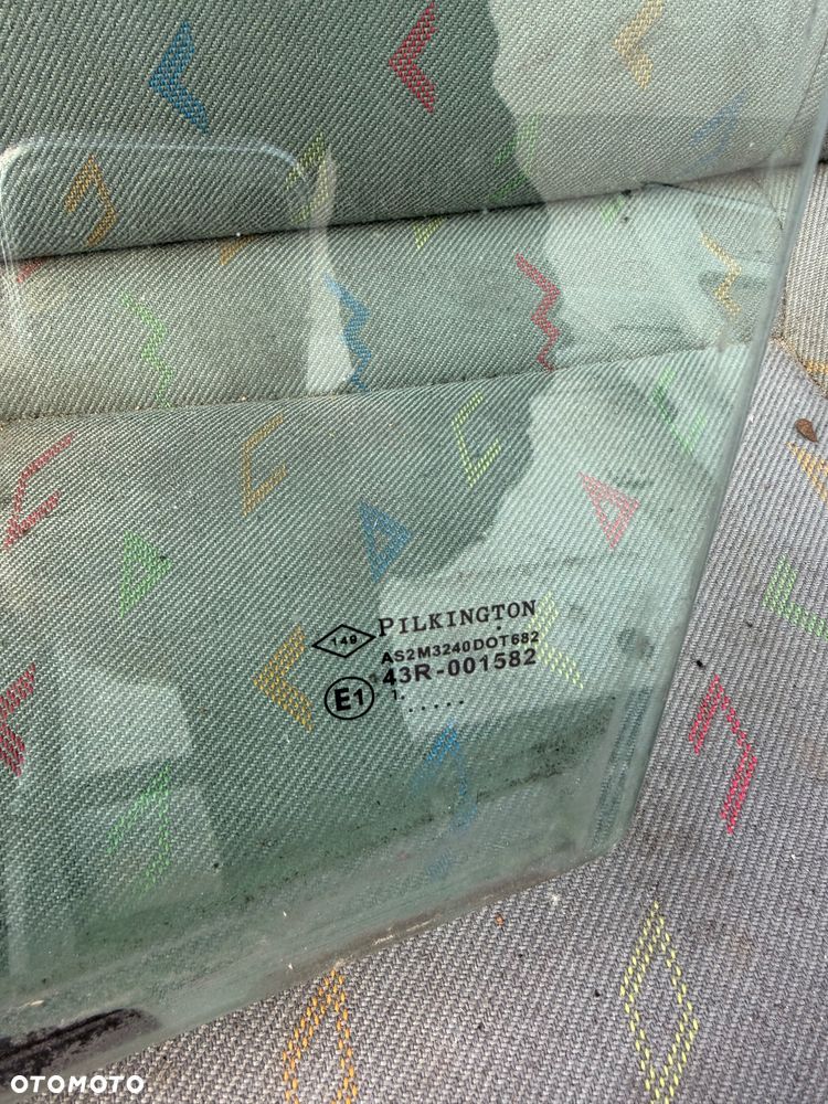 Szyba lewa trójkątna Renault Master III - 2