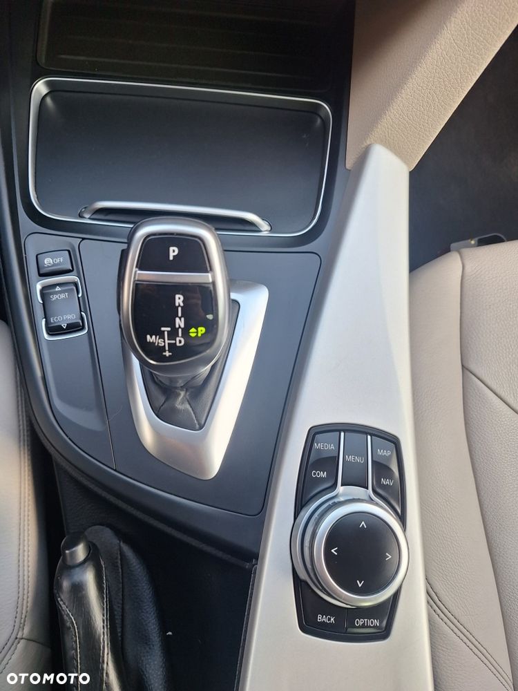 BMW Seria 3 320i Advantage sport - 17