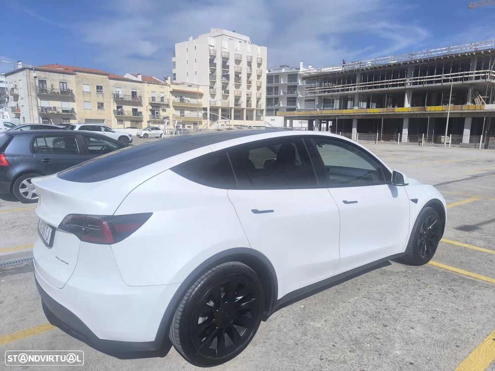 Tesla Model Y - 2