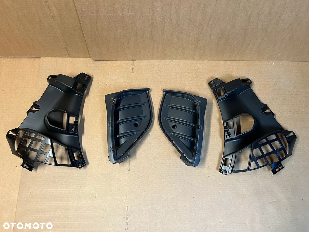 KRATKI W ZDERZAK VW ID.4 ZAŚLEPKA ZDERZAKA ŚLIZG MOCOWANIE VW ID4 11A - 1