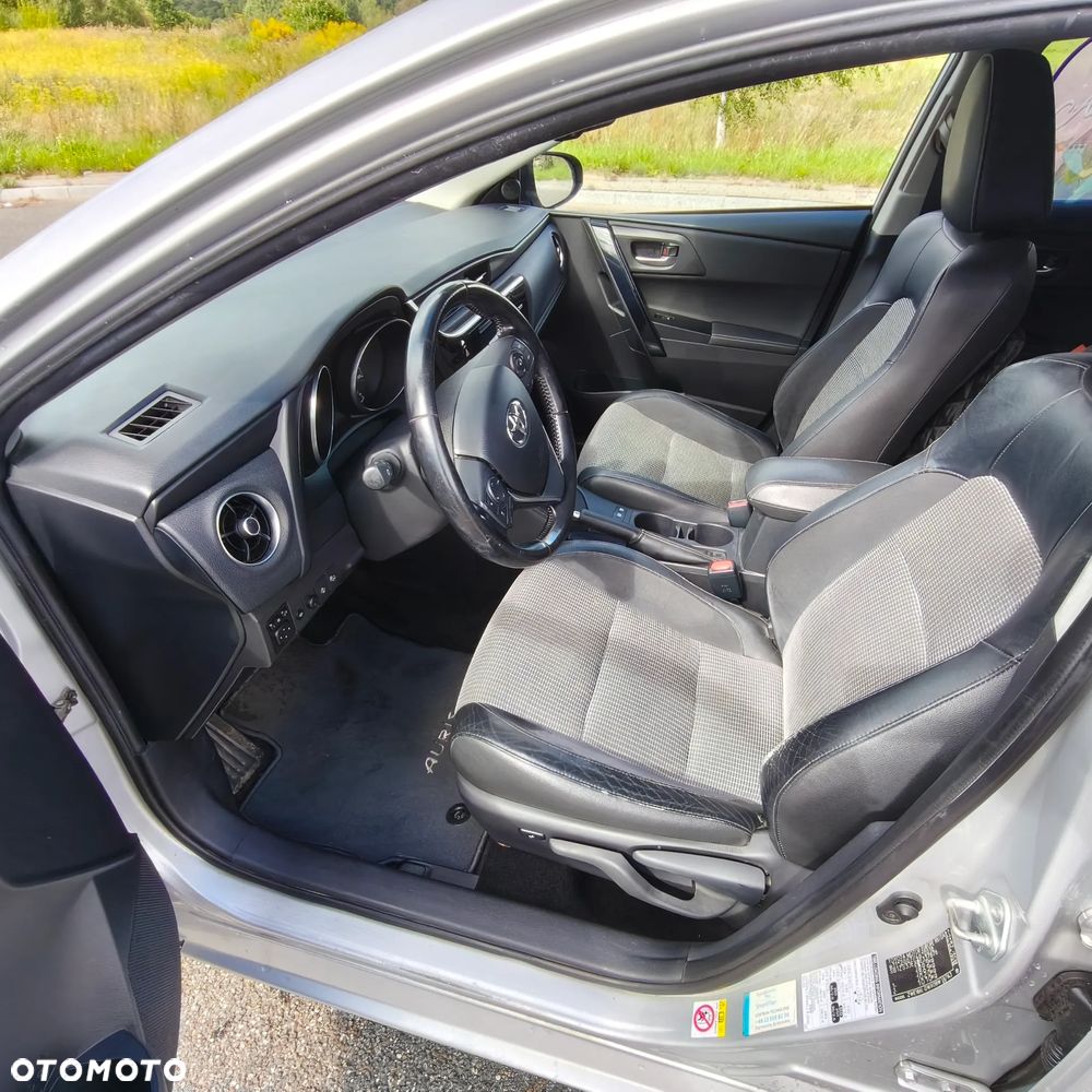 Toyota Auris Hybrid 135 Prestige - 17