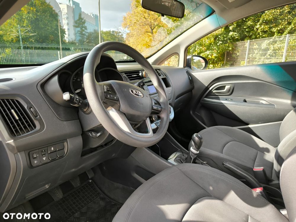 Kia Rio 1.4 M - 8