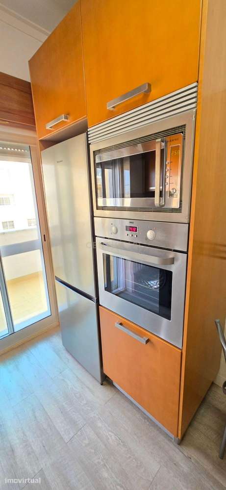 Excelente apartamento T2 com parqueamento - Grande imagem: 3/35