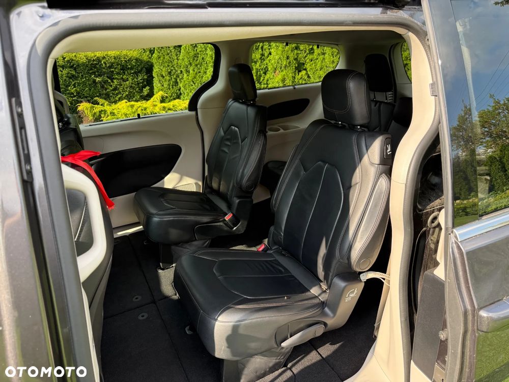 Chrysler Pacifica - 14