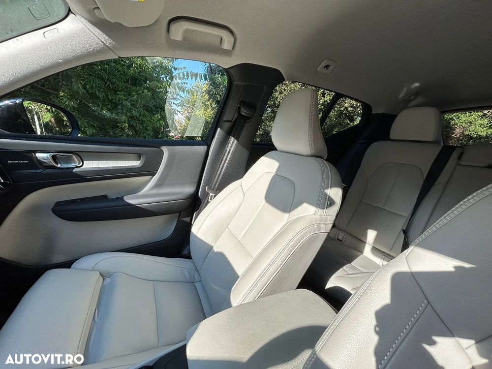 Volvo XC 40 B3 AT FWD MHEV Plus Dark - 14