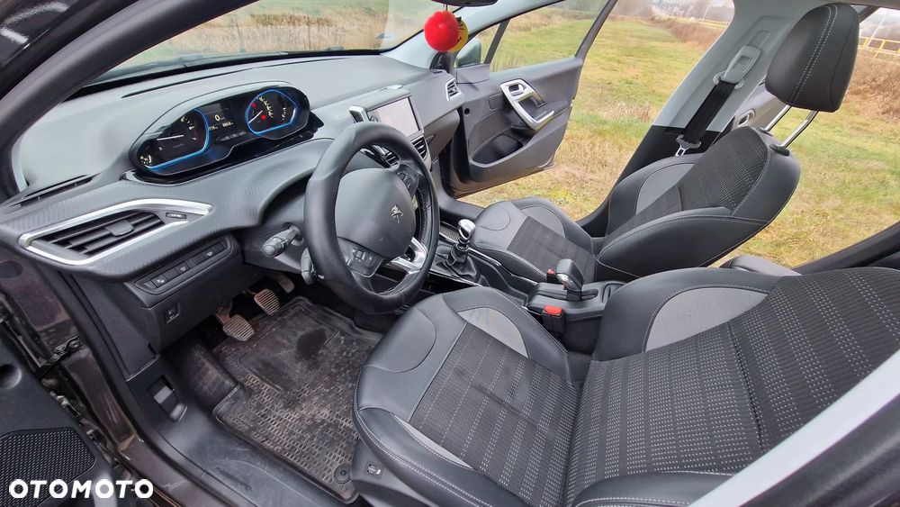 Peugeot 2008 1.2 Pure Tech GPF Allure S&S - 15