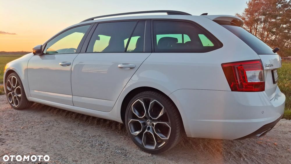 Skoda Octavia 2.0 TDI DSG RS - 11