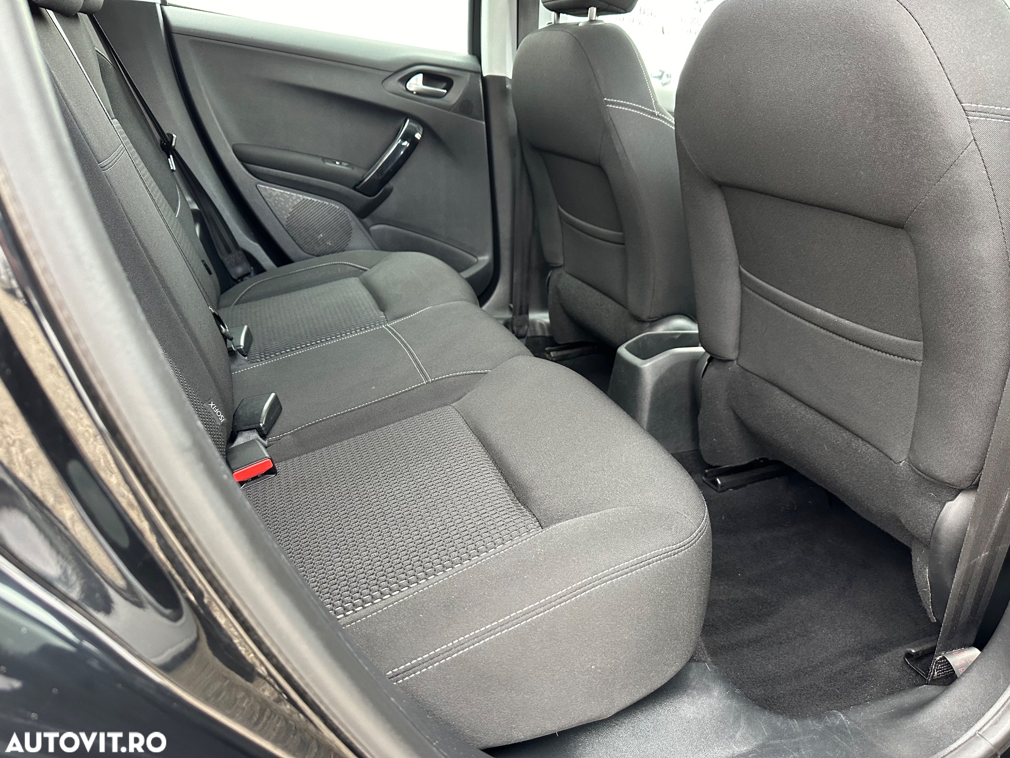 Peugeot 208 - 14