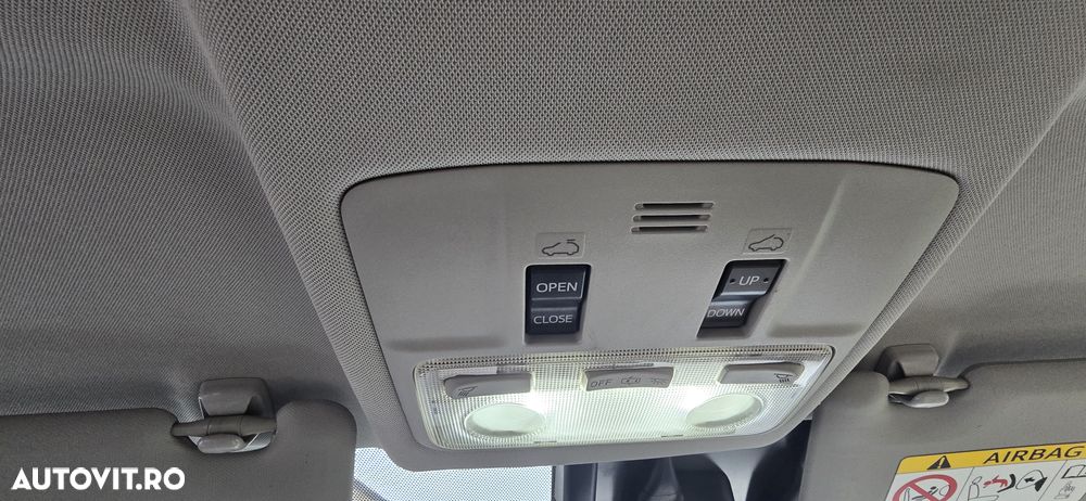 Toyota RAV4 2.2 D-4CAT 4WD Aut Luxury 18" - 31